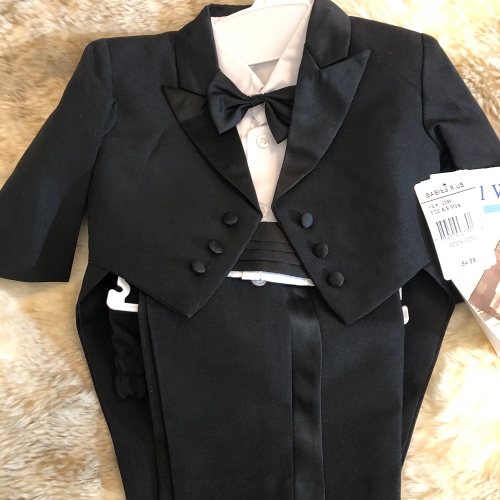 Infant tuxedo 6/9m nwt. 4 pieces